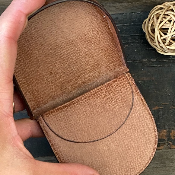 Louis Vuitton coin pouch - Picture 7 of 9